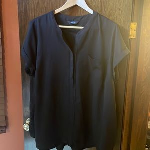 Black quarter sleeve top